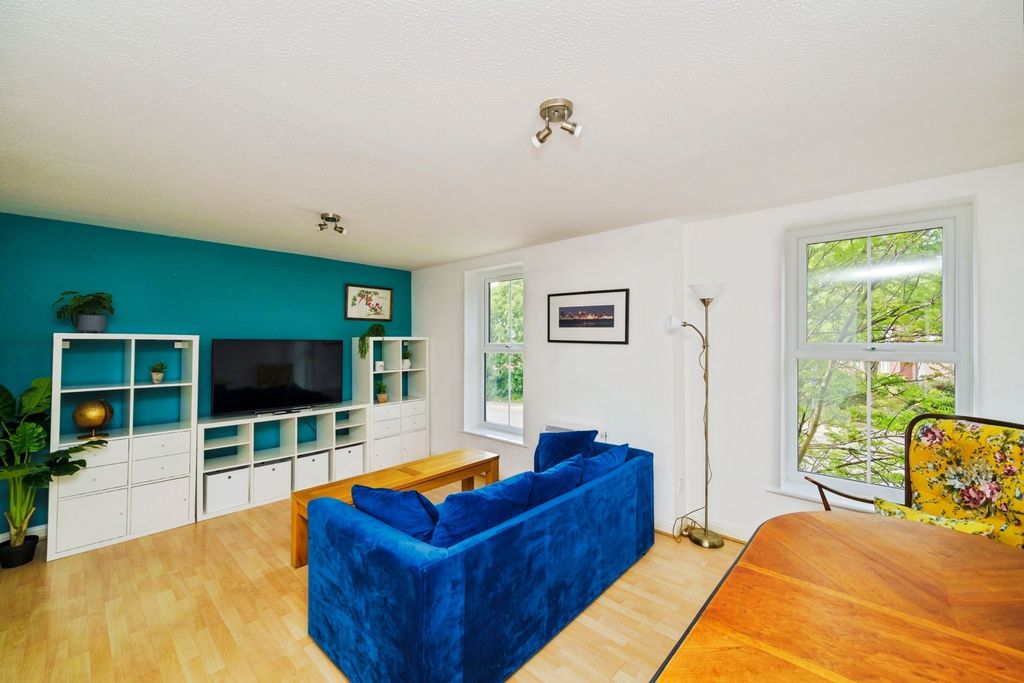 Property photo 3 of 17 Pbox-Img.Jpg