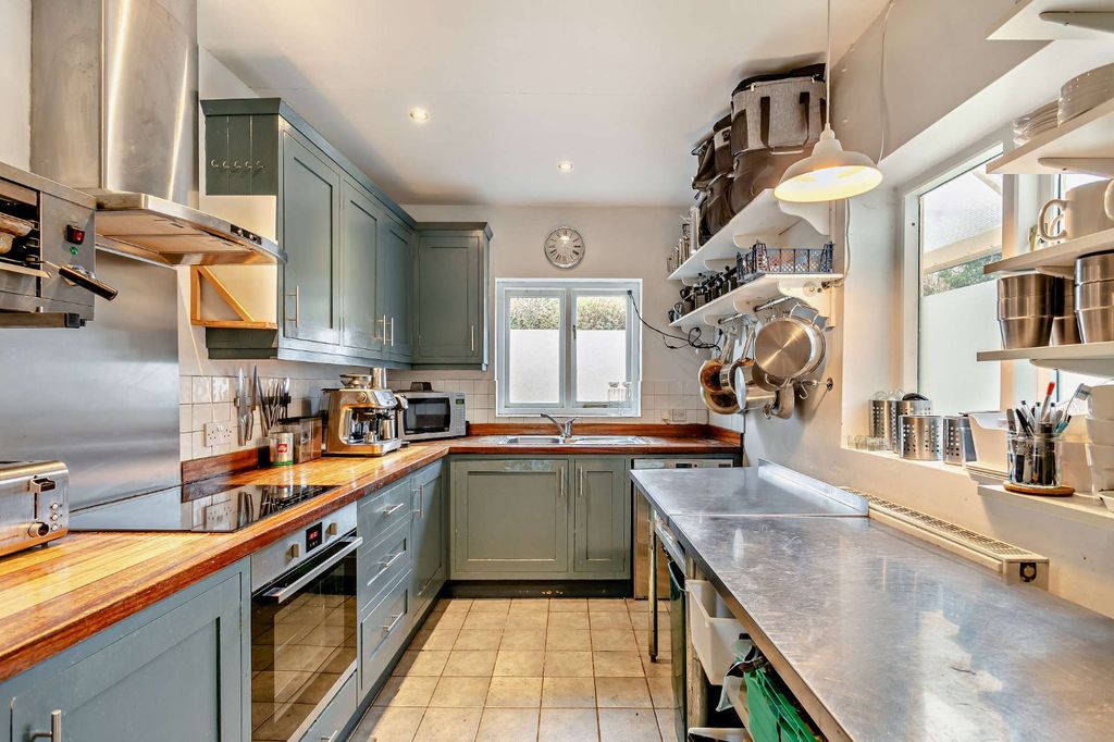 Property photo 3 of 12 Kitchen