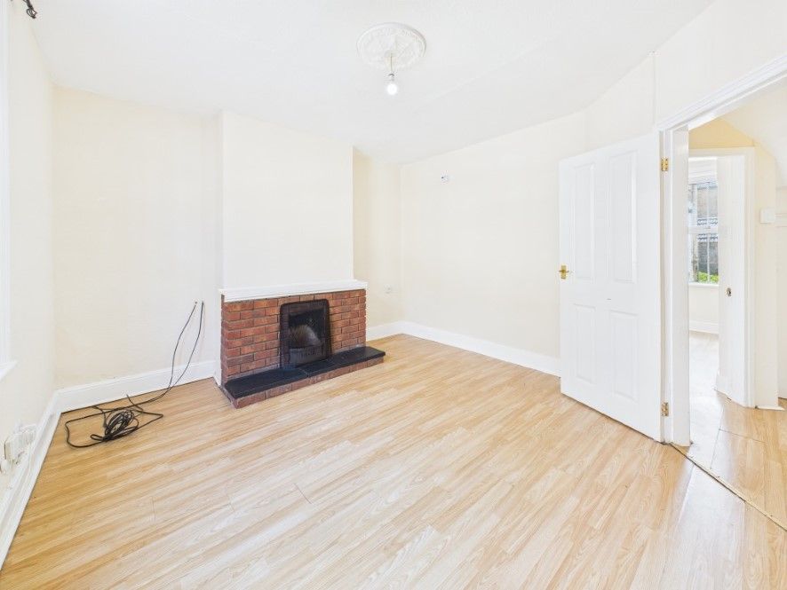Property photo 2 of 28