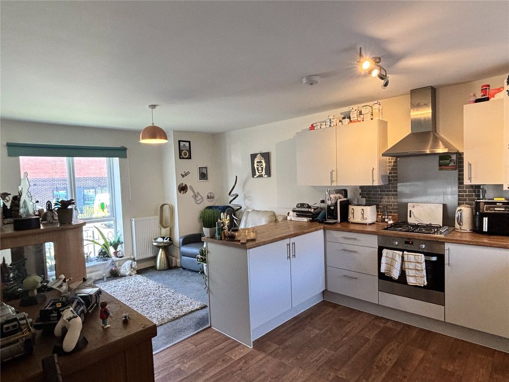 Property photo 2 of 9 Picture No. 12