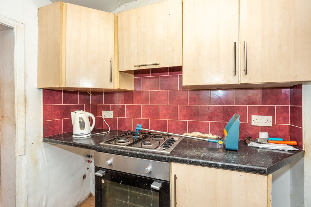 Property photo 3 of 25 Kitchen