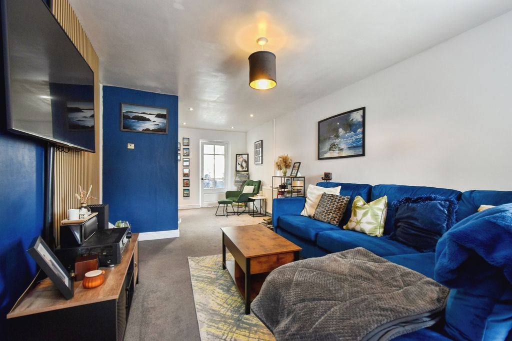 Property photo 3 of 19 Pbox-Img.Jpg