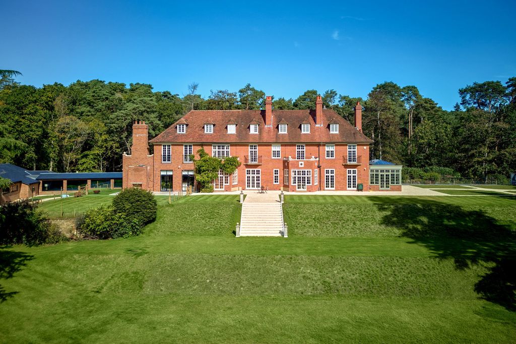 Additional image 25 of 7 bed country house for saleFarnham, Surrey GU10