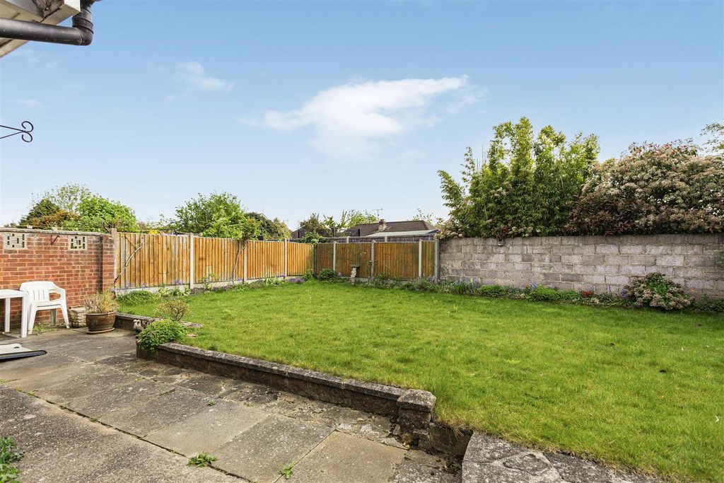Property photo 2 of 15 Anglesey Garden.Jpg