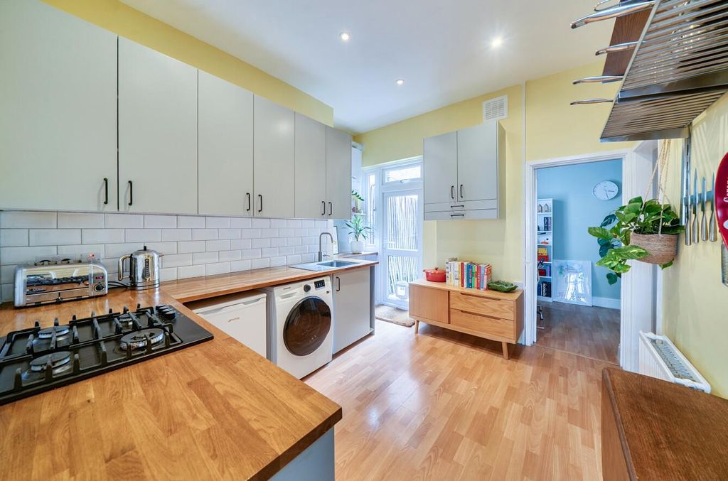 Property photo 3 of 12 Kitchen.Jpg