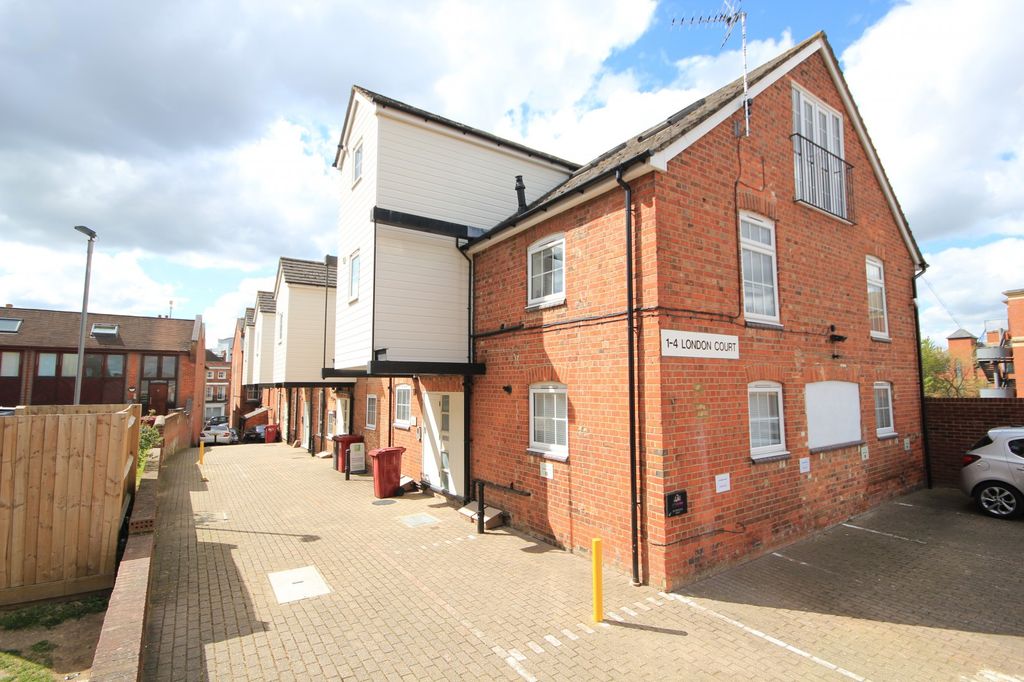 Property photo 1 of 9 London Court (Main)