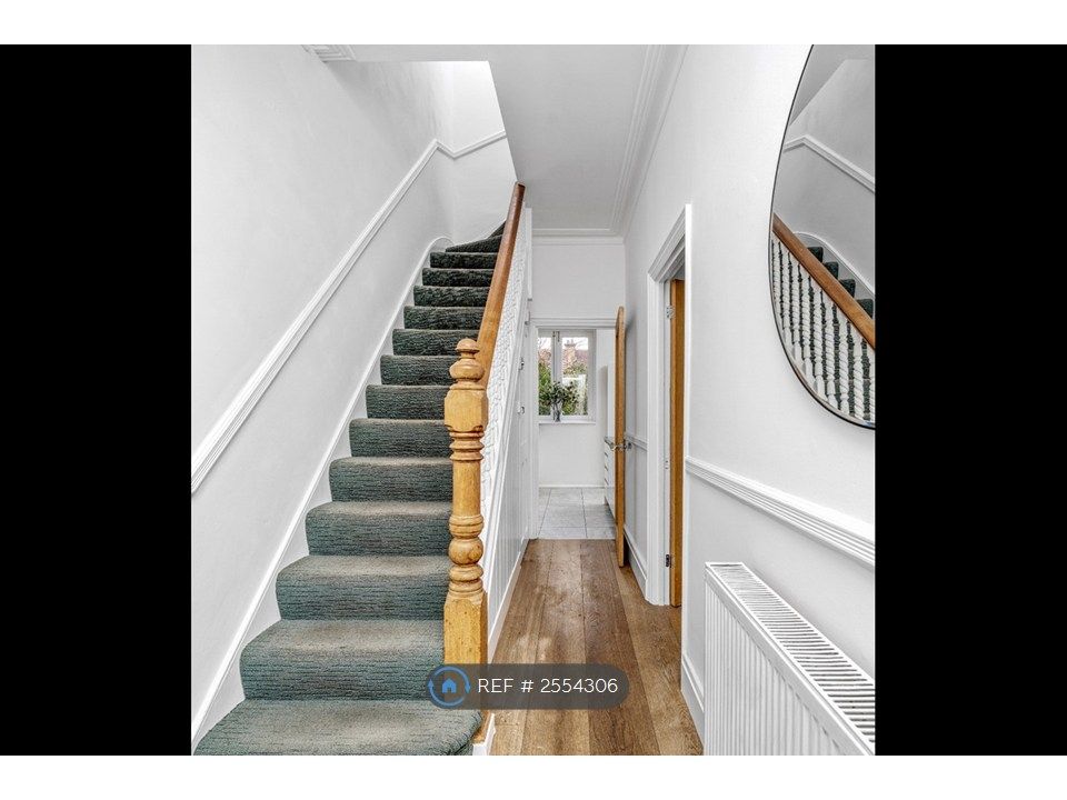 Property photo 3 of 17 Hallway