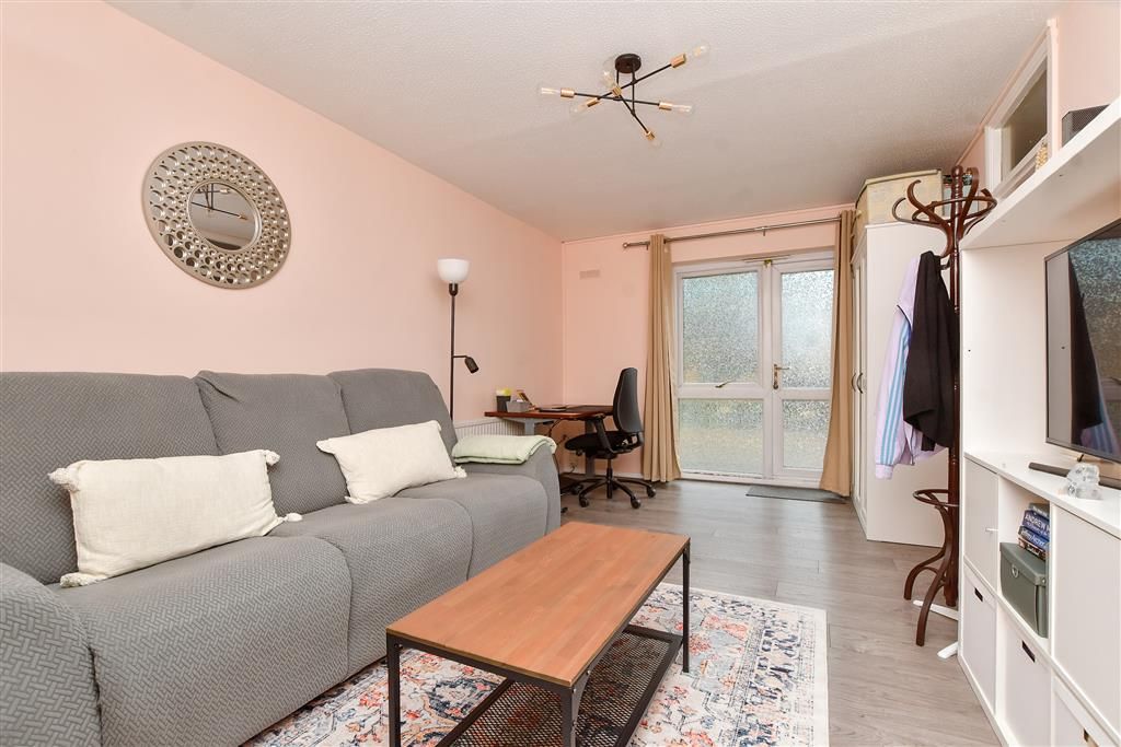 Property photo 2 of 10 Lounge