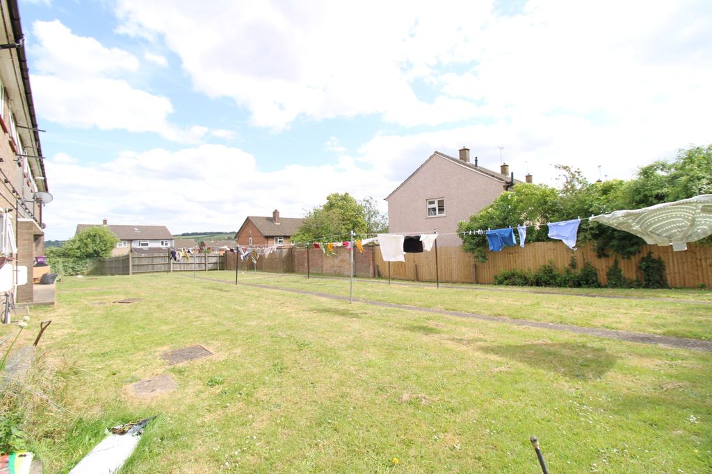 Property photo 3 of 7 External