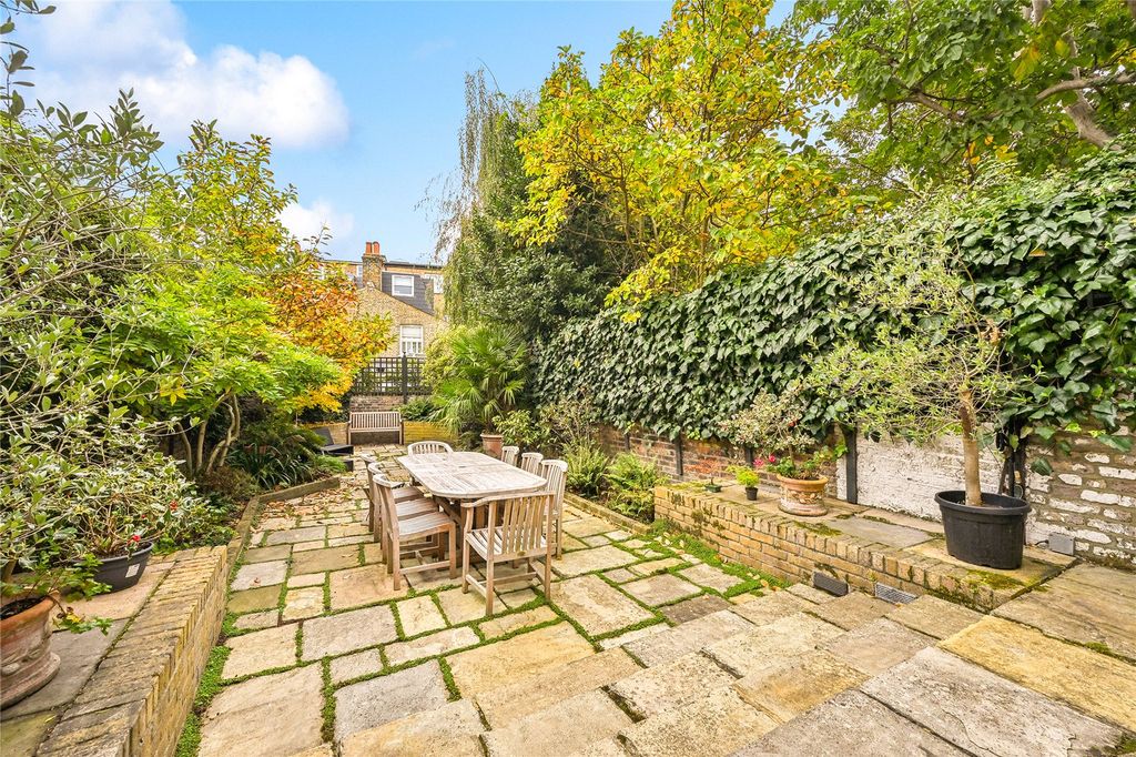 Property photo 3 of 14 Garden