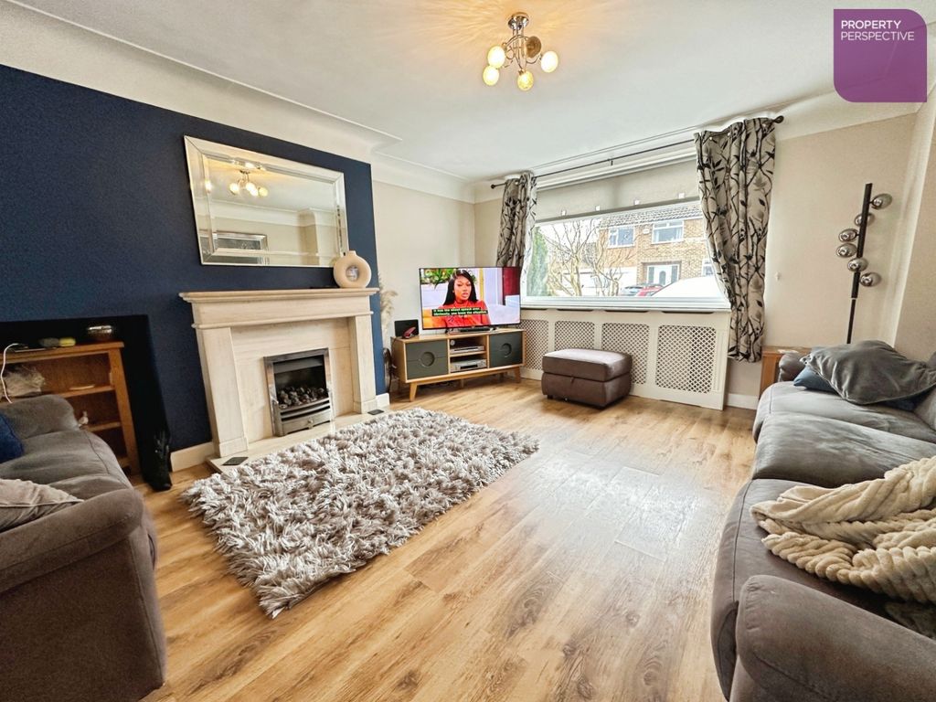 Property photo 2 of 15 Lounge