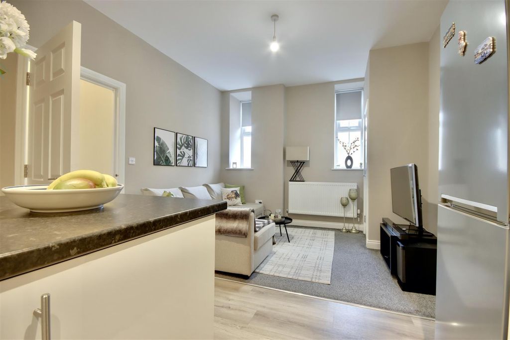 Property photo 3 of 13 7114C1C6-88C3-4714-8A9A-26F5522960Ea_1_201_A.Jpeg