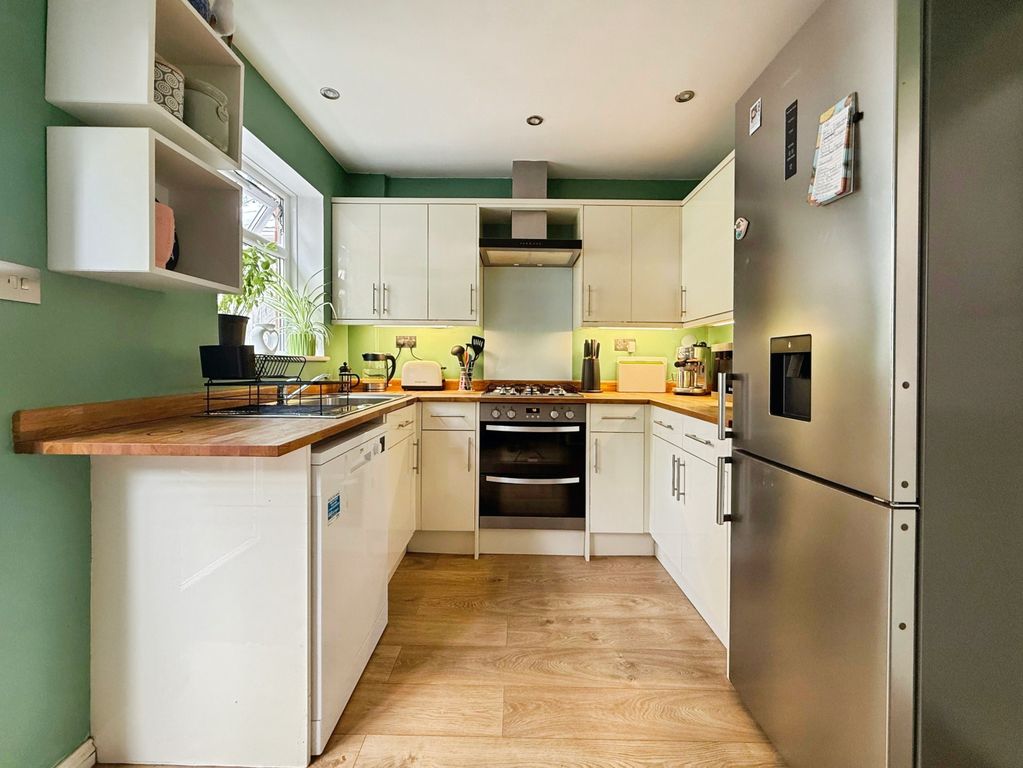 Property photo 3 of 15 Kitchen