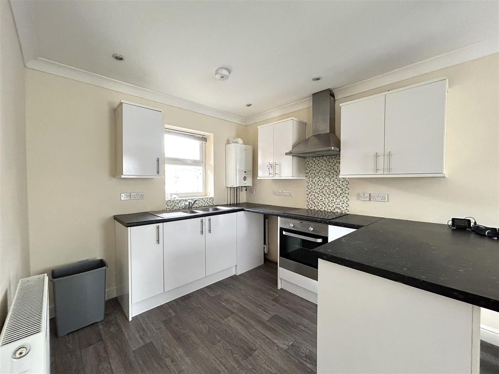 Property photo 3 of 8 Kitchen