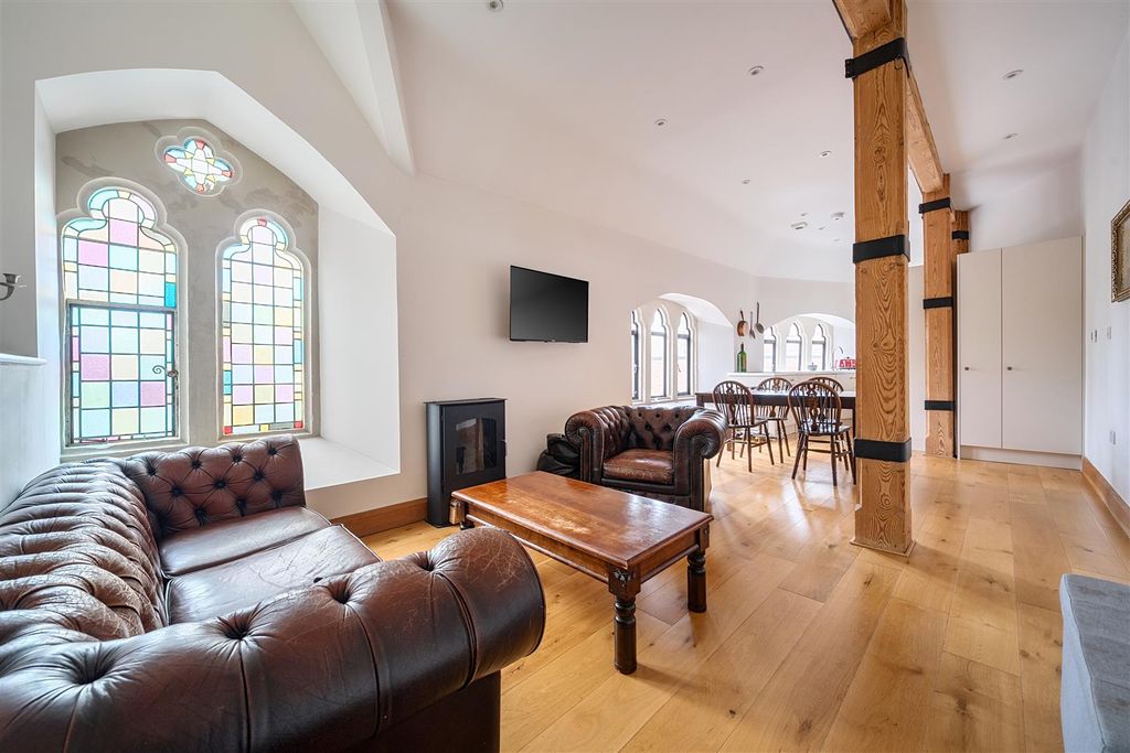 Property photo 3 of 24 Living Space