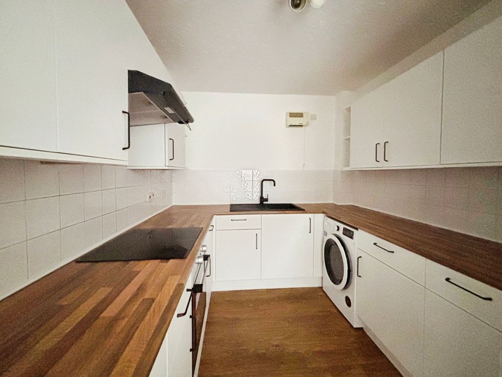 Property photo 3 of 8 Pbox-Img.Jpg