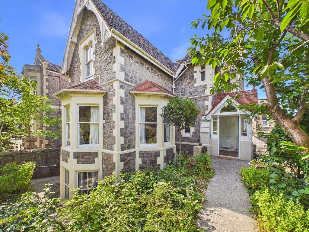 Property photo 2 of 31 Picture No. 24