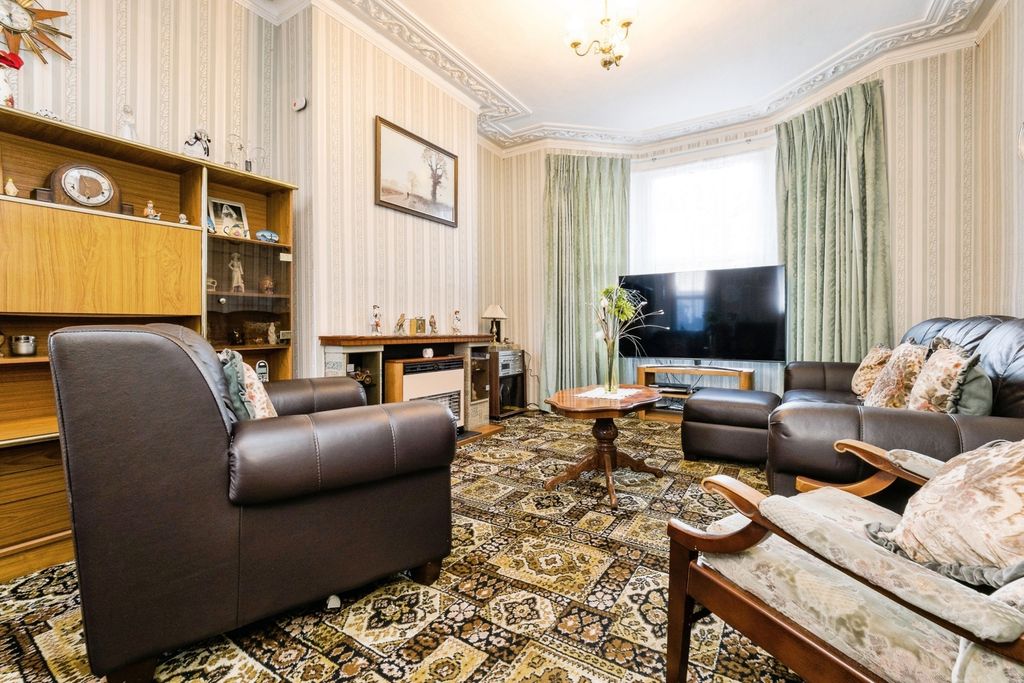 Property photo 3 of 21 Photo