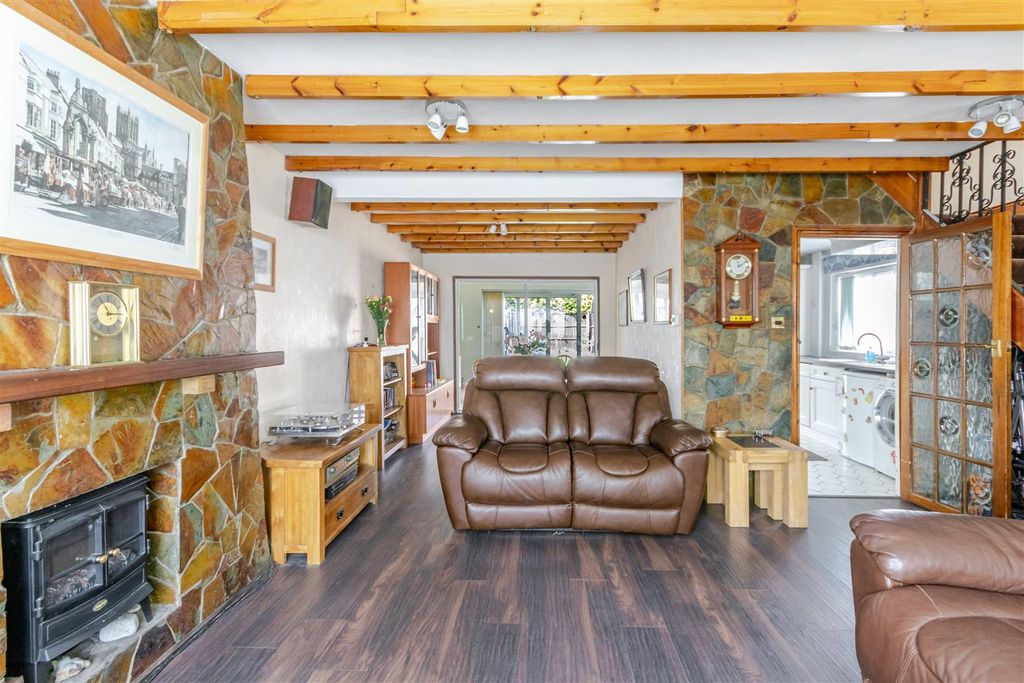 Property photo 3 of 21 Living Room