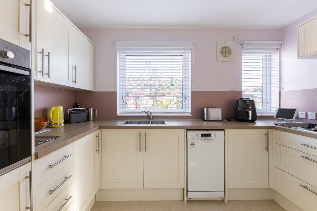 Property photo 3 of 13 Picture No. 24