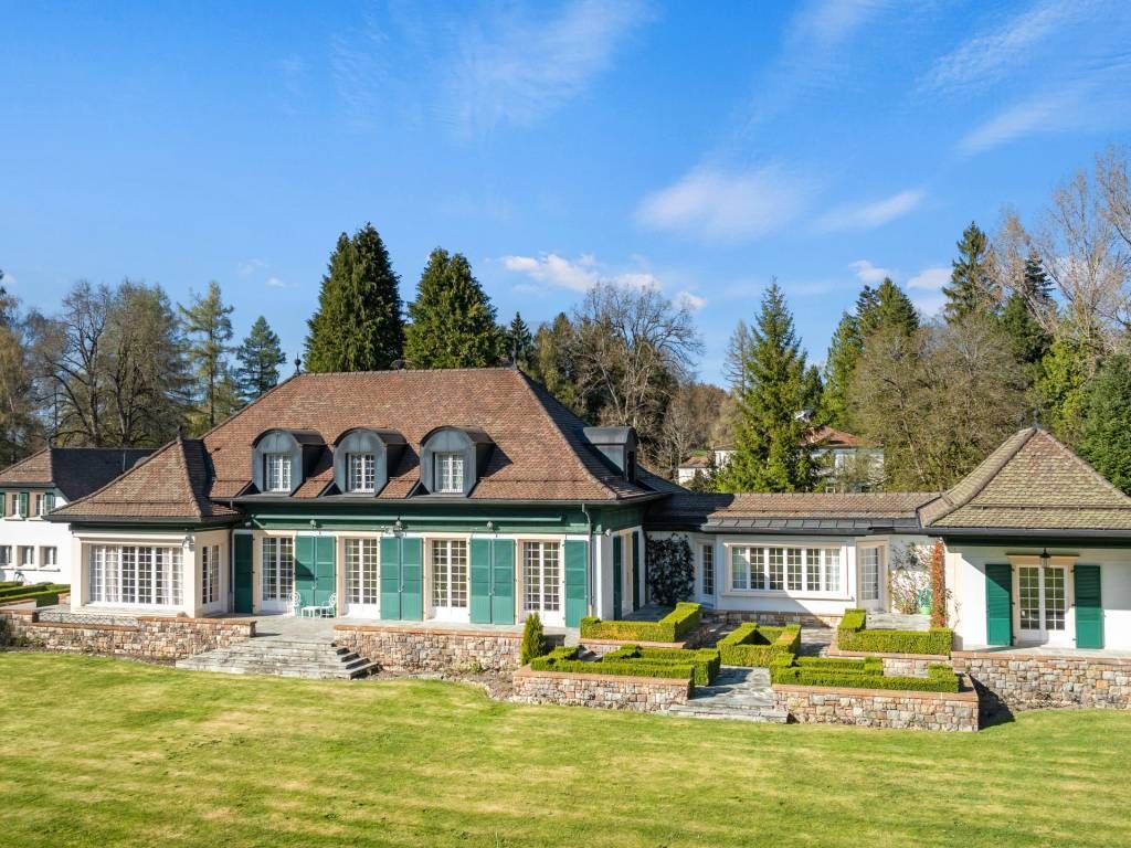 Property photo 1 of 12
