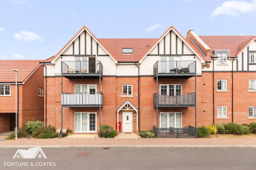 Property photo 1 of 12 Plovercrescent_22.Jpg