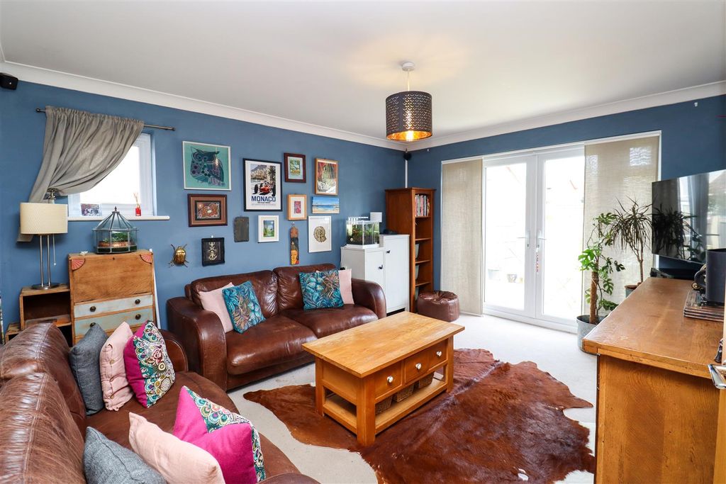 Property photo 2 of 14 Living Room