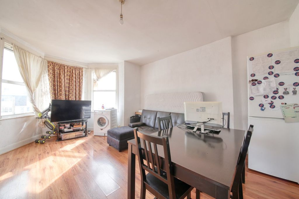 Property photo 2 of 8