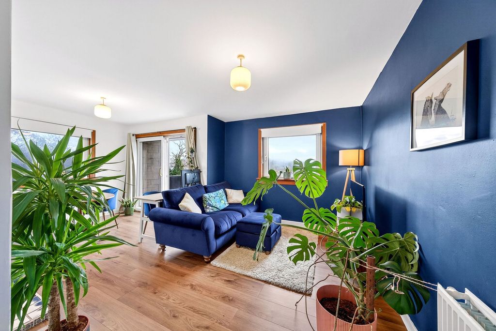 Property photo 3 of 39 Lounge