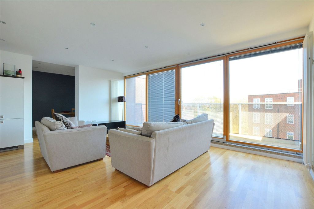 Property photo 2 of 18 Picture No. 10