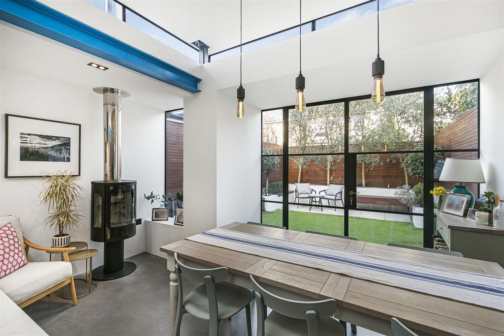 Property photo 3 of 24