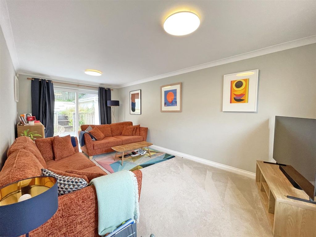 Property photo 2 of 23 Ramsey Gardens 82 - Lounge 2 Fp.Jpg