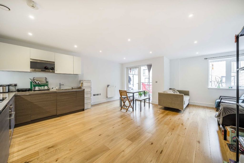 Property photo 2 of 6