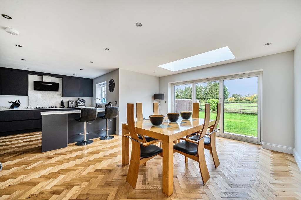 Property photo 3 of 21 Kitchen