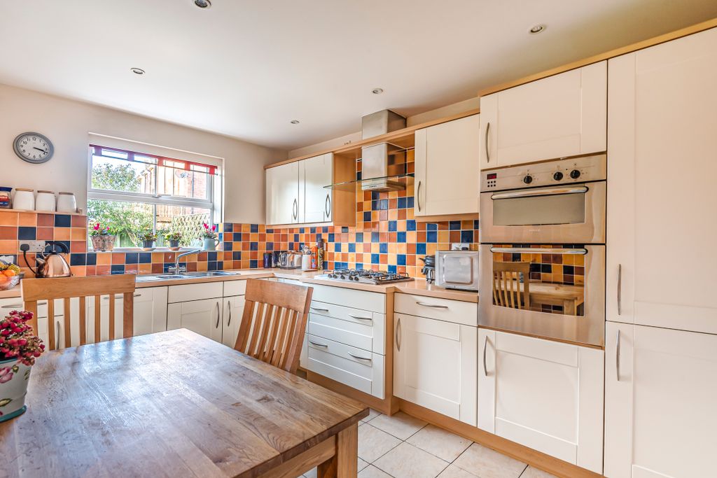 Property photo 2 of 13 Photo 02