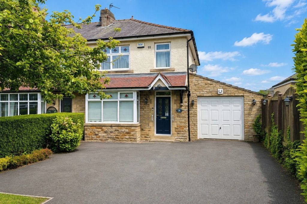 Property photo 2 of 25 Hudds Rd Ewemove Brighouse (2)