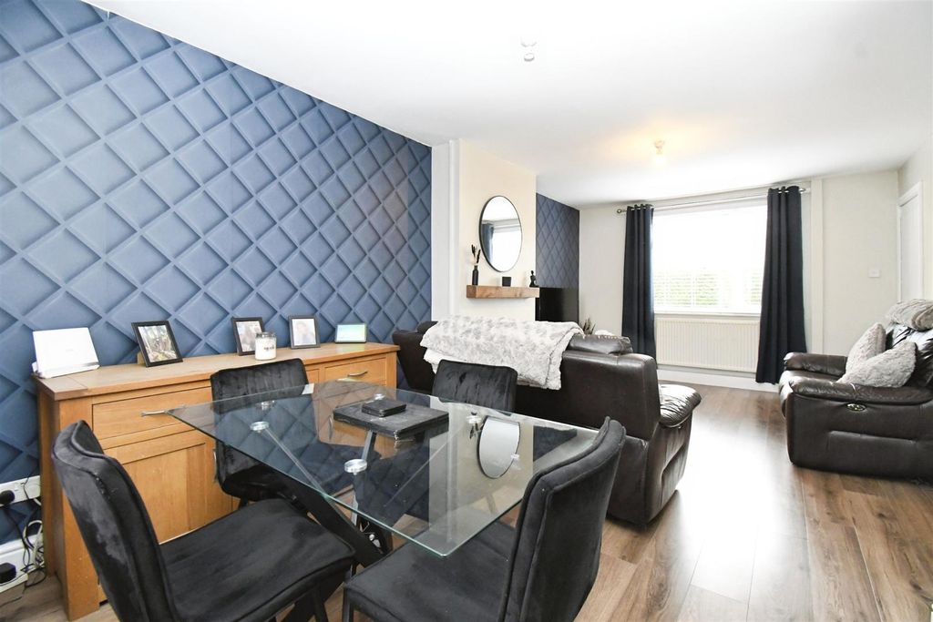 Property photo 3 of 20 Lounge/Dining Room