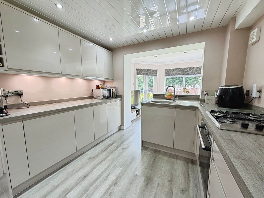 Property photo 3 of 23 Kitchen