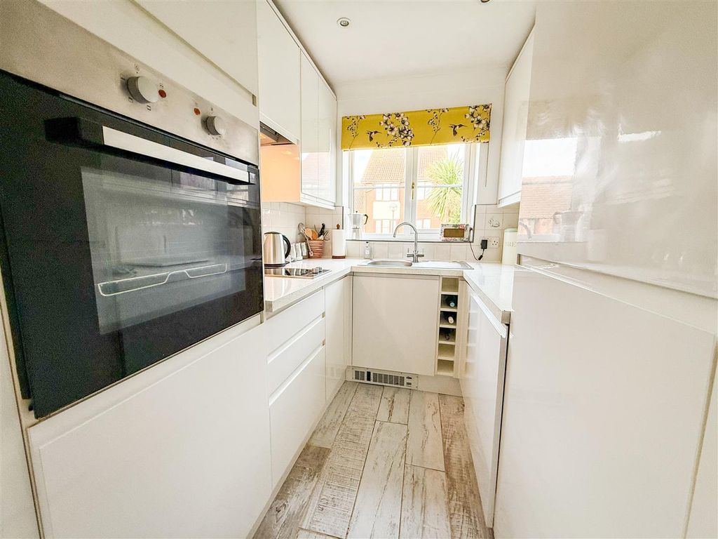 Property photo 2 of 14 Kitchen
