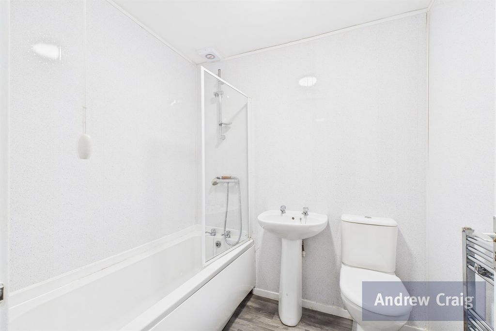 Property photo 3 of 14 Bathroom