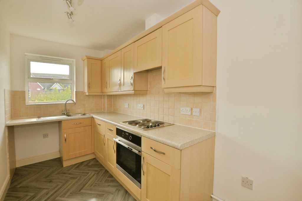 Property photo 2 of 11 Kitchen