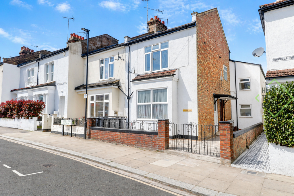 Property photo 2 of 11 Russell Road N13-2