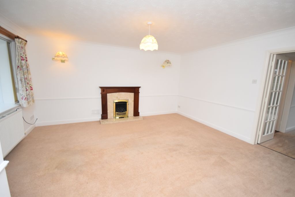 Property photo 3 of 15 Lounge
