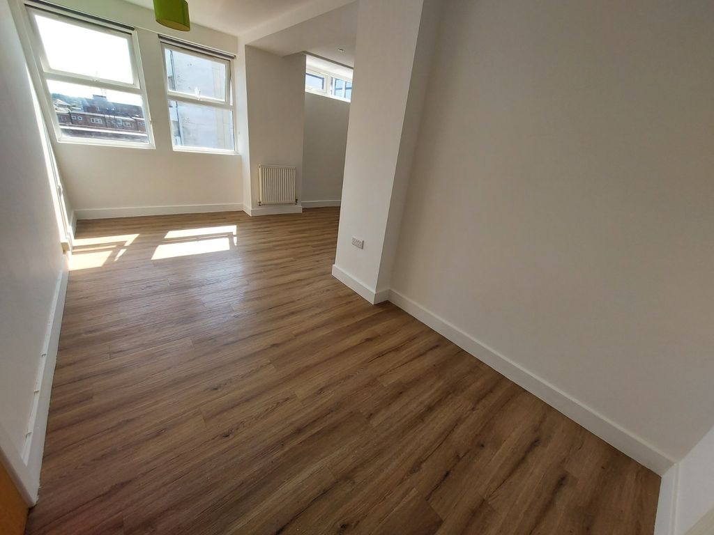 Property photo 3 of 7 Picture No. 13
