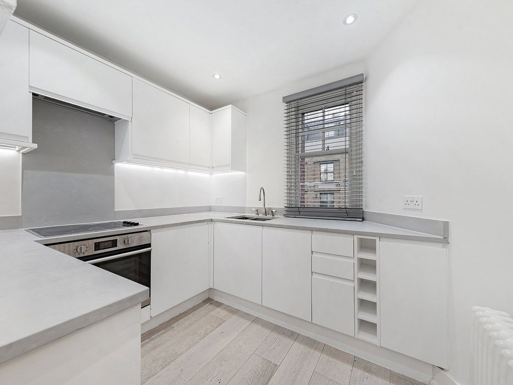 Property photo 1 of 8 Shaftesbury Avenue