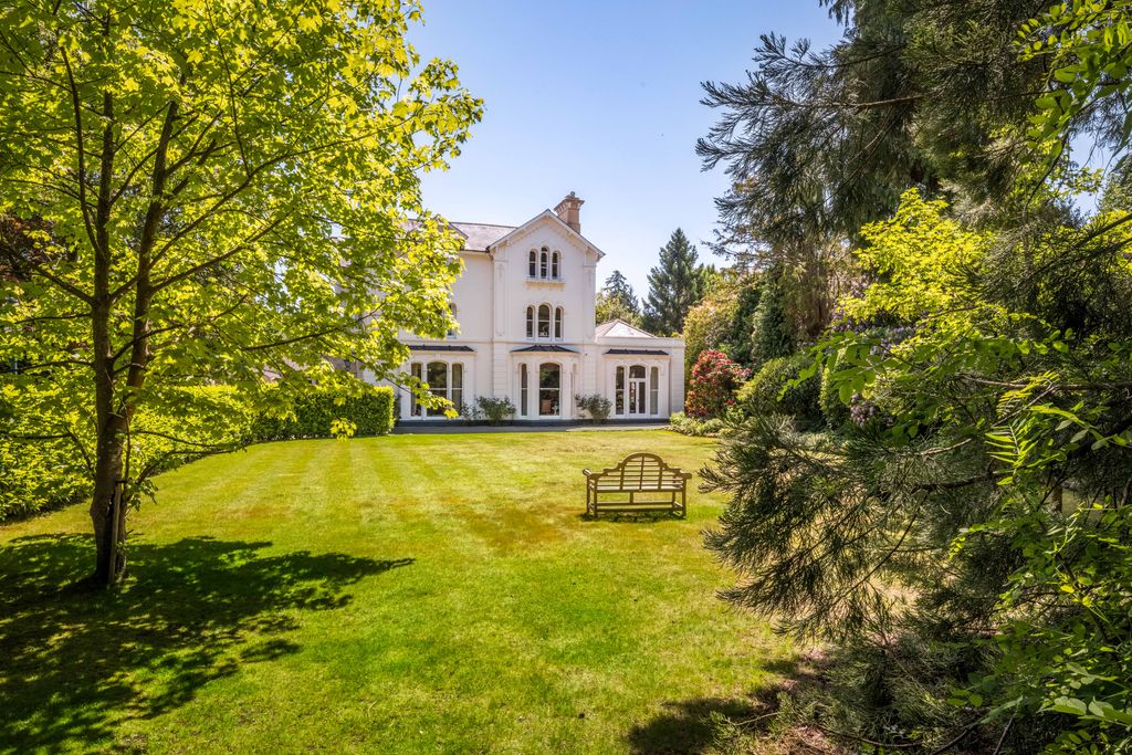 Property photo 2 of 32