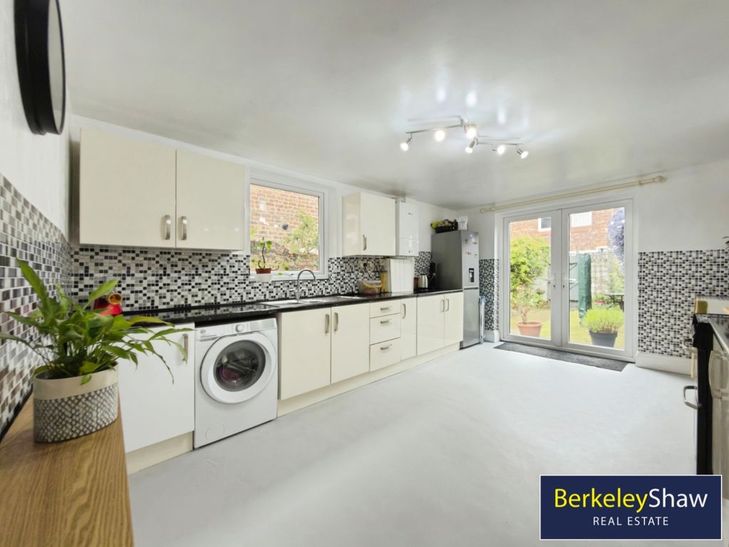 Property photo 1 of 17 Kitchen/Dining Room