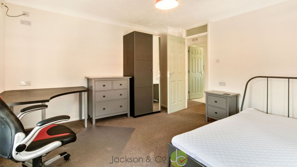 Property photo 2 of 5