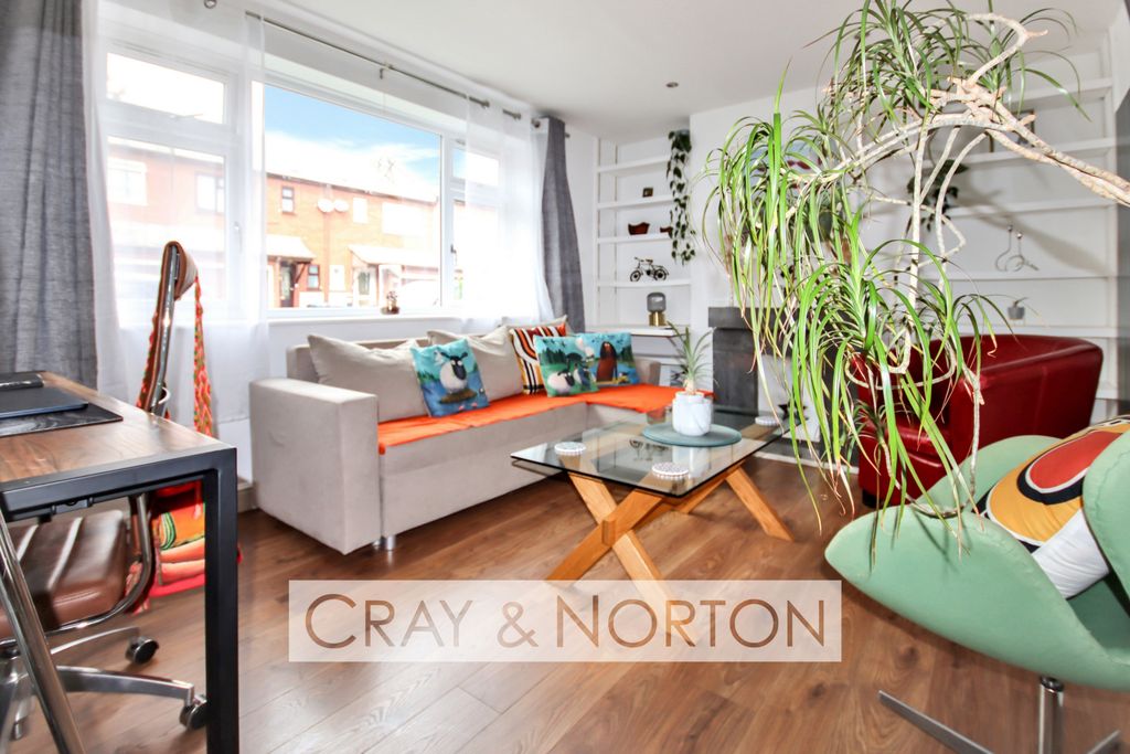 Property photo 2 of 11 Photo 1