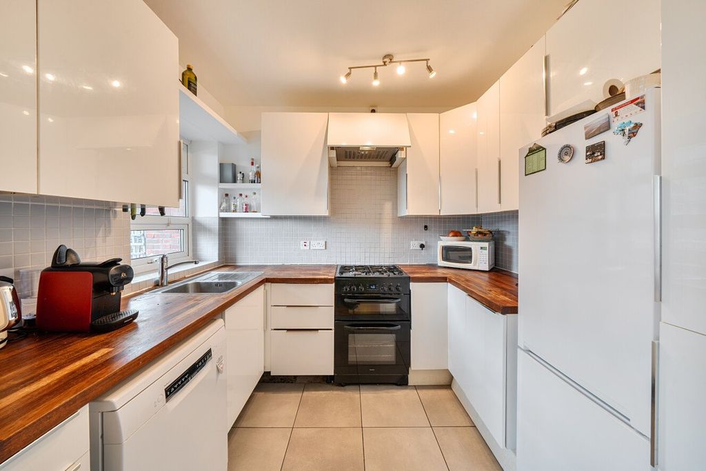 Property photo 2 of 20 Picture No. 16